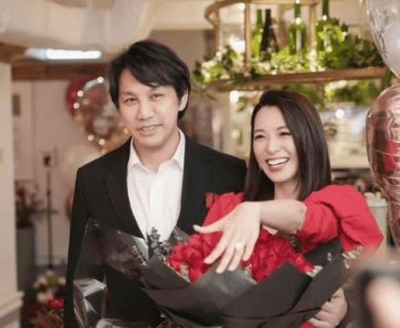 ​港媒曝TVB女星陈炜正式登记结婚 去年获男友求婚