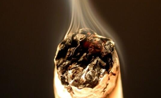 烟头中心温度可达多少度,烟头中心温度可达多少度它超过棉麻毛织物图2