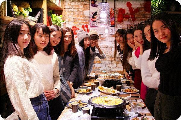 20秒吃50根肉串,你们相信这是真的吗?