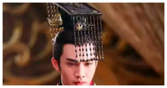 为什么秦始皇叫嬴政,而他的儿子却叫扶苏和胡亥?