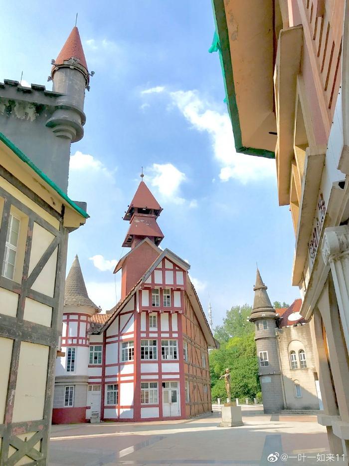 蠡湖中央公园位于无锡太湖湖畔东北,又称“世界奇观欧洲城”