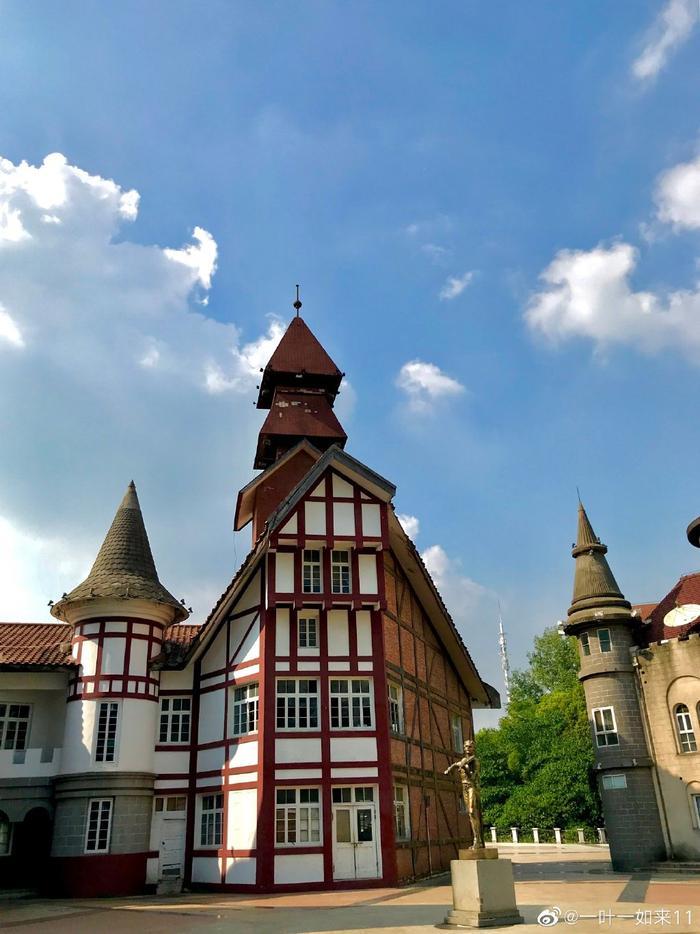 蠡湖中央公园位于无锡太湖湖畔东北,又称“世界奇观欧洲城”