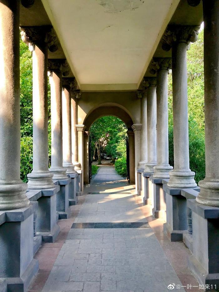 蠡湖中央公园位于无锡太湖湖畔东北,又称“世界奇观欧洲城”