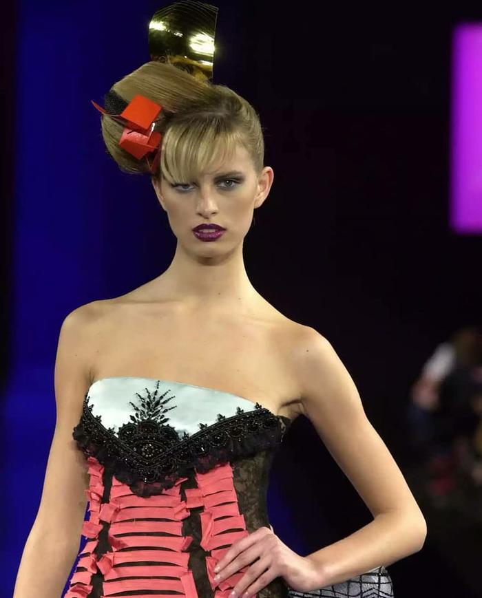 超模大KK年轻的时候,最后一张太好看了吧