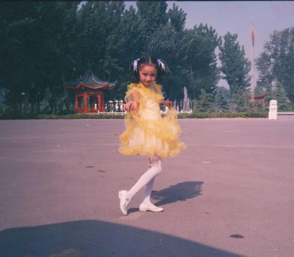 酷似杨幂的小女孩爆红抖音,比小糯米更像亲生的