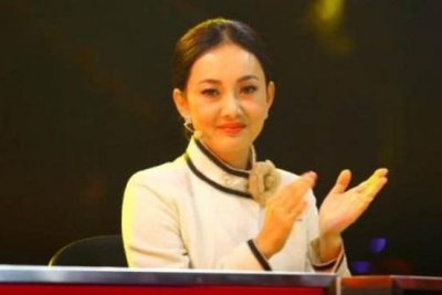 ​曾连续9次登上春晚，被误会是郭冬临妻子，如今44岁却依旧貌美