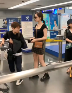 ​古力娜扎真的很高吗？当看到身旁的参照物，网友：她没有说谎