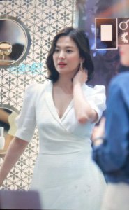 ​宋慧乔37岁保养好，近照略发福但身材依旧丰满，婚后愈发成熟美艳