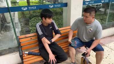 ​岳阳小伙离家失联，母亲保留座机15年终团圆：其实早就坏了，但万一他打来呢？