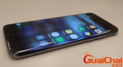 ​手机曲面屏和平面屏哪个好？曲面屏和平面屏哪个好打游戏手机