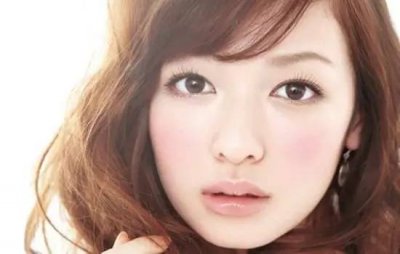 ​化妆品柔肤水和爽肤水的区别原来这么大，怪不得一直都没效果！