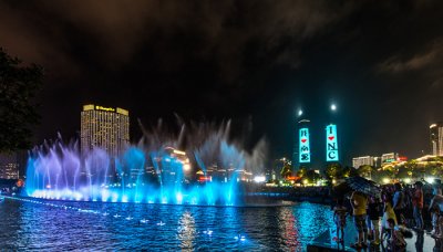 ​秋水广场喷泉是亚洲第一大吗