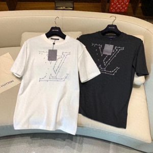 ​LV路易威登家族最新时尚精品男士T恤上线啦！