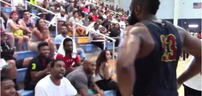 ​哈登德鲁联赛狂砍42分 被抱怨假摔与观众对喷