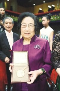 ​屠呦呦与青蒿素：名字与命运的神奇交织