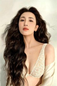 ​被王子轩泳装造型惊到！身材线条太完美