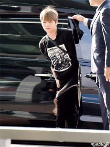 ​姜丹尼尔公开恋情后首现身 笑容治愈引人心动