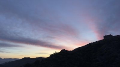 ​河北滦平：金山岭长城朝霞绚丽美不胜收