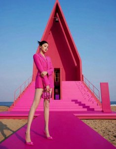 ​关晓彤 长腿性感身材照