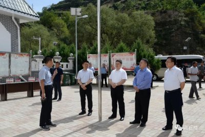 ​吕梁市领导张效彪带领各县林业局局长来石楼县观摩调研造林专业合作社规范提升