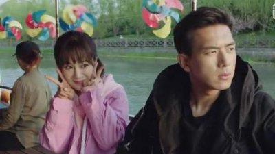 ​这个夏天，十九岁的佟年遇到了三十岁的韩商言