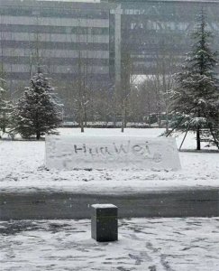 ​联想回应总部Logo被涂成华为，员工开玩笑的